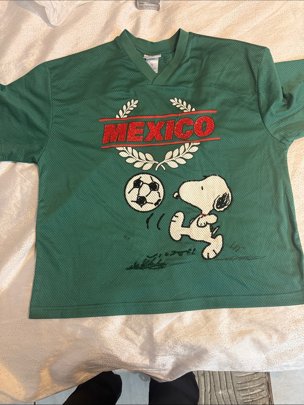 Peanuts Mexico Snoopy Green Soccer Tee for women’s size M